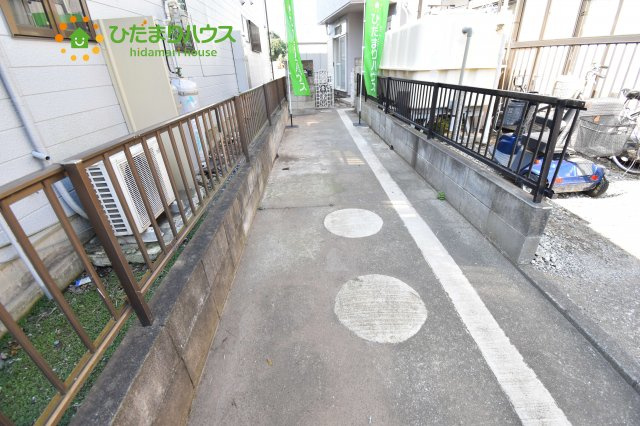 西区西大宮3丁目　中古一戸建ての駐車場