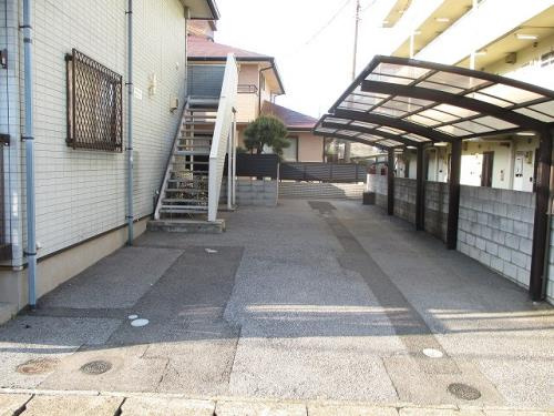 フラワーハイツの駐車場