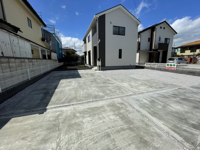 藤岡市藤岡第7（全1棟）1号棟の駐車場|車をお持ちの方に嬉しい駐車場付きの物件です