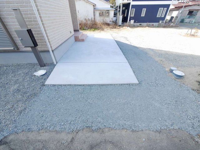 明石市大蔵中町住宅の駐車場