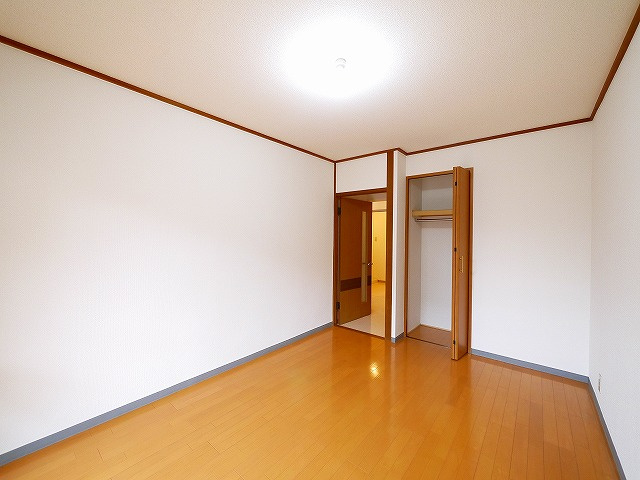 ヴィルドミール富雄の収納|ゆったりした洋室です
