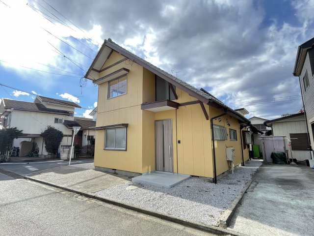 藤岡市上戸塚　中古一戸建て②の前面道路含む現地写真|前面道路含む現地写真です