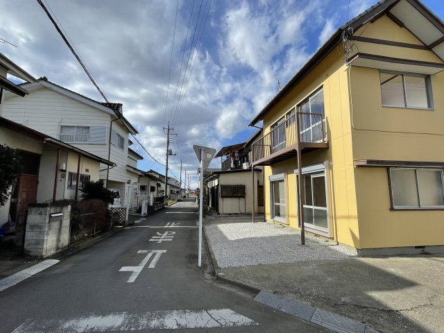 藤岡市上戸塚　中古一戸建て②の前面道路含む現地写真|前面道路含む現地写真です