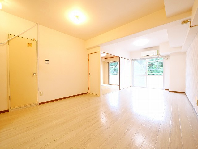 河辺ハイライフコーポの居間・リビング