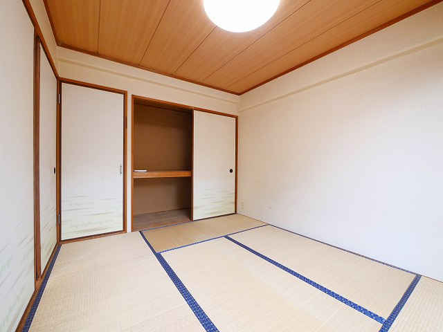 河辺ハイライフコーポの和室