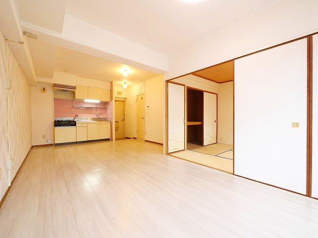 河辺ハイライフコーポの居間・リビング