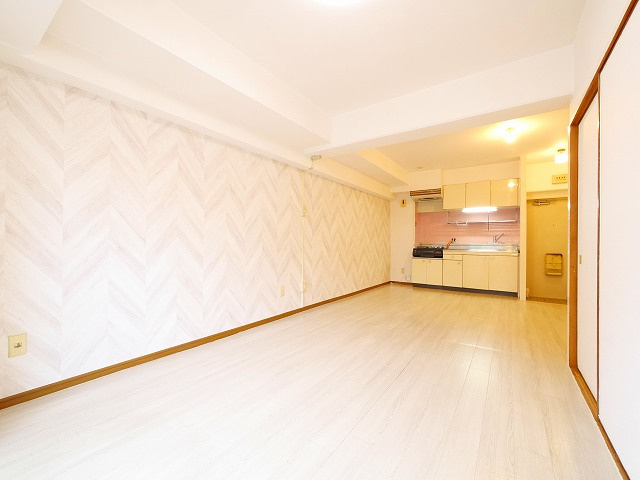 河辺ハイライフコーポの居間・リビング