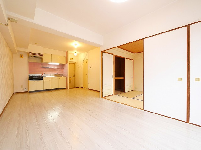 河辺ハイライフコーポの居間・リビング