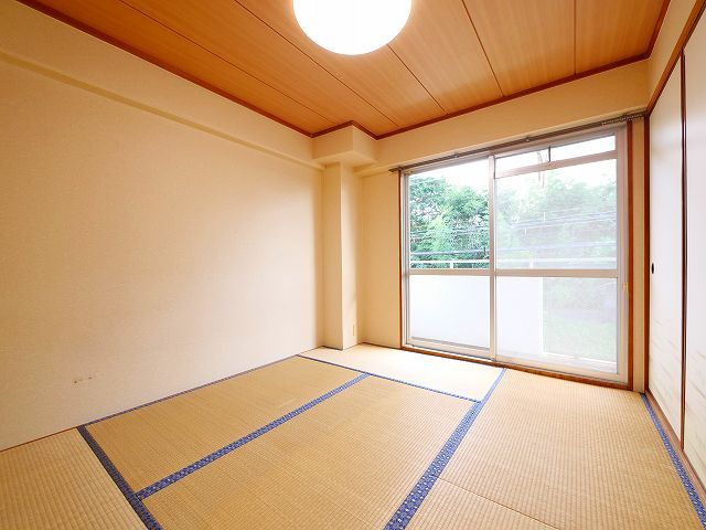 河辺ハイライフコーポの和室