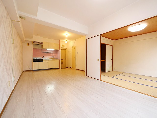 河辺ハイライフコーポの居間・リビング