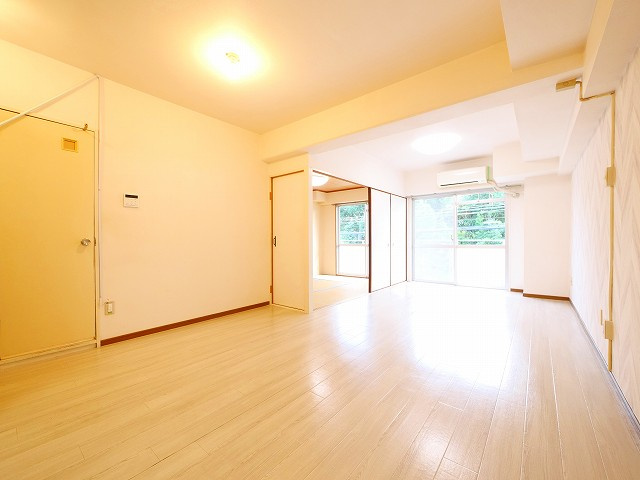 河辺ハイライフコーポの居間・リビング