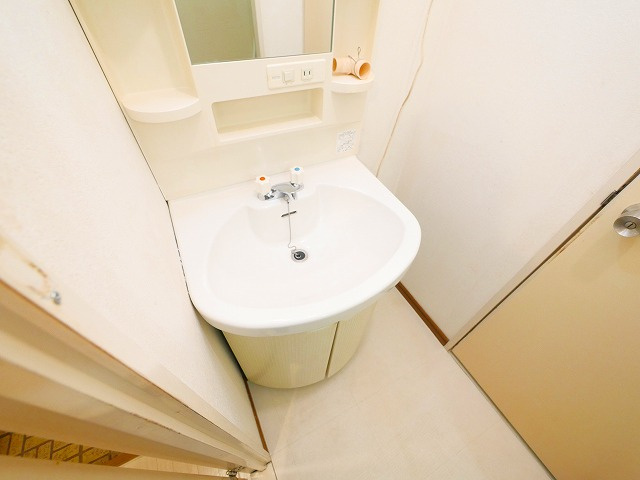 河辺ハイライフコーポの独立洗面台