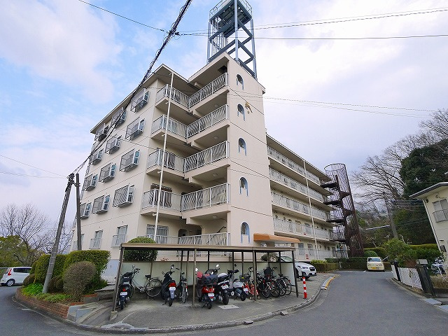 帝塚山ガーデンハイツ5号棟の外観