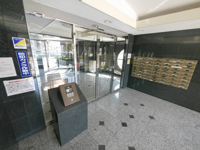 プレステージ大久保駅前のエントランス