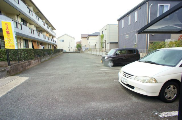 ニュートリヴァンベール【キャッシュバック対象物件】の駐車場