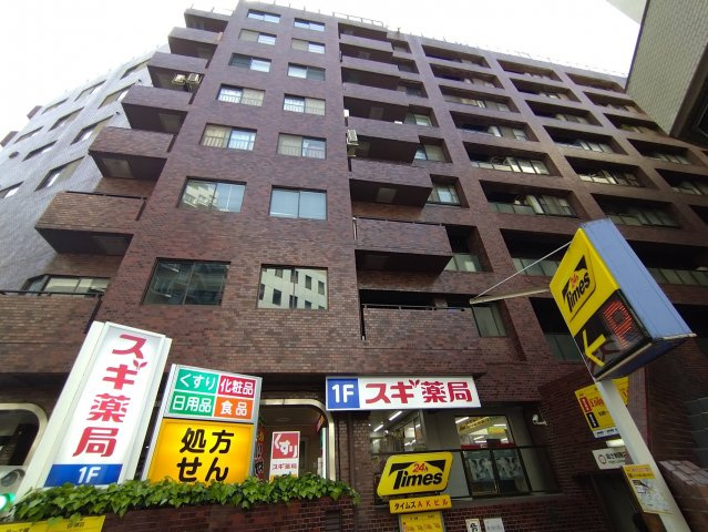 AKビルディングの外観