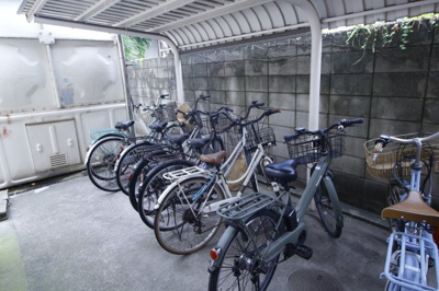 【その他共用部分】 | サンハイツ千葉 | 自転車置き場です
