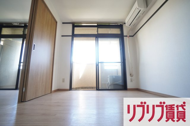 サニング本町の寝室