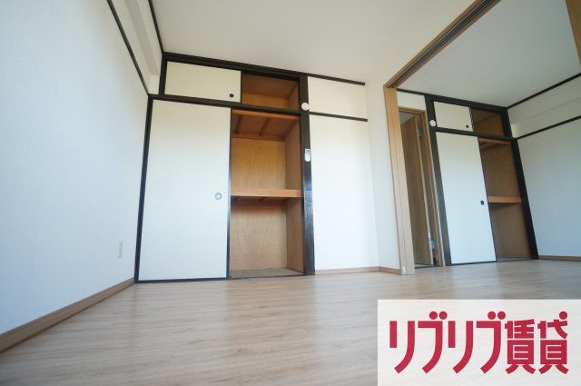 サニング本町の寝室