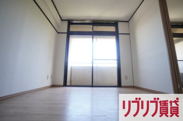 サニング本町の洋室