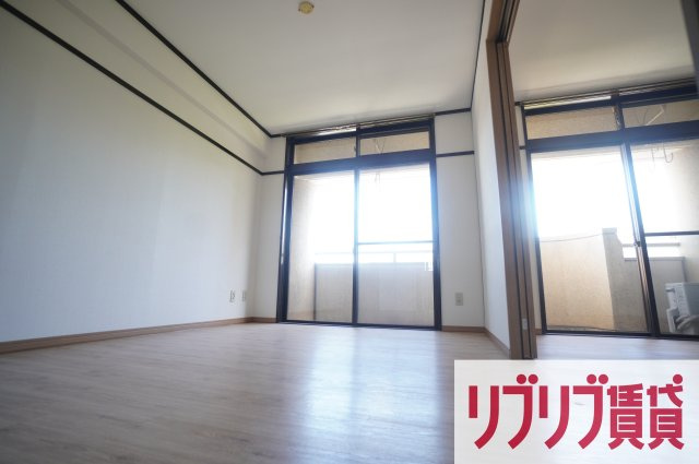 サニング本町の洋室