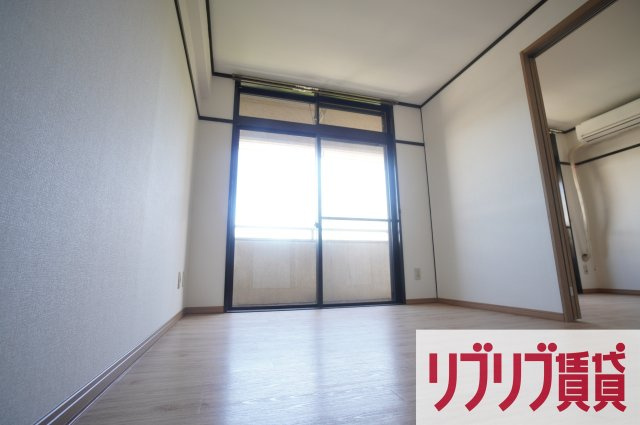 サニング本町の洋室