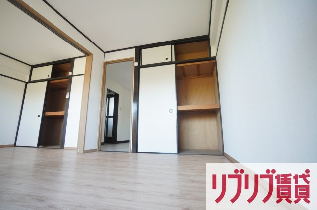 サニング本町の洋室