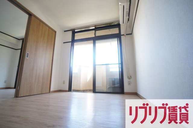 サニング本町の寝室