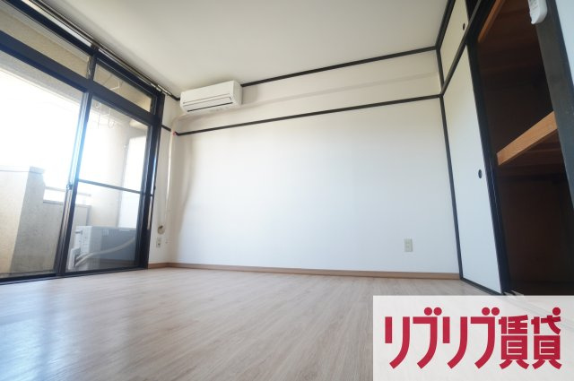 サニング本町の寝室