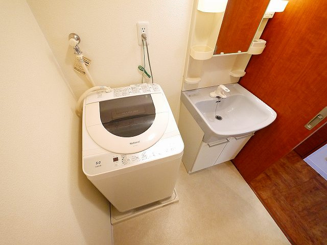 スターレ奈良の洗面所|明るい洗面所です