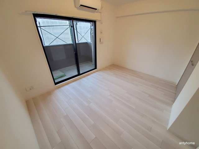 プライマル新大阪　仲介手数料無料の居間・リビング