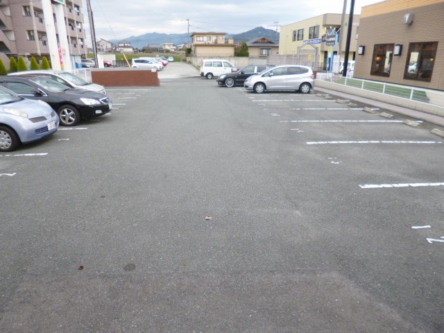 エステートＫの駐車場
