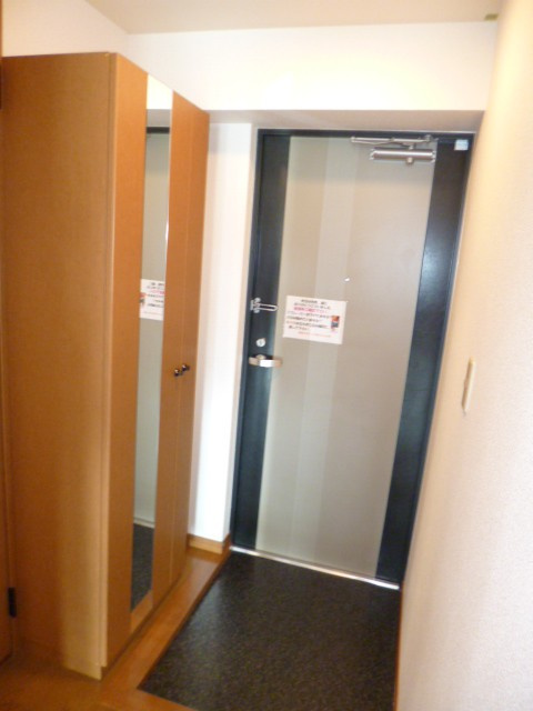 EKビルの玄関