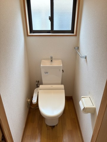 助川戸建のトイレ