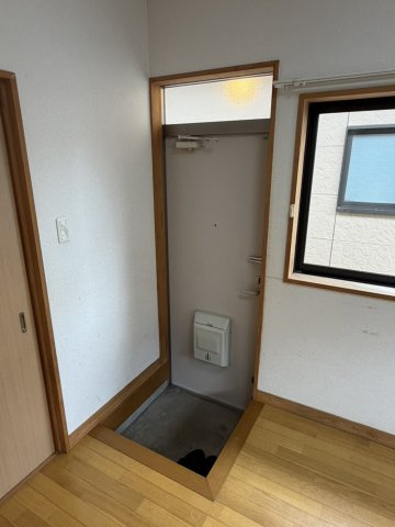 助川戸建の玄関