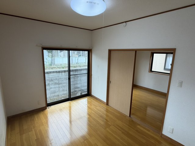 助川戸建の洋室