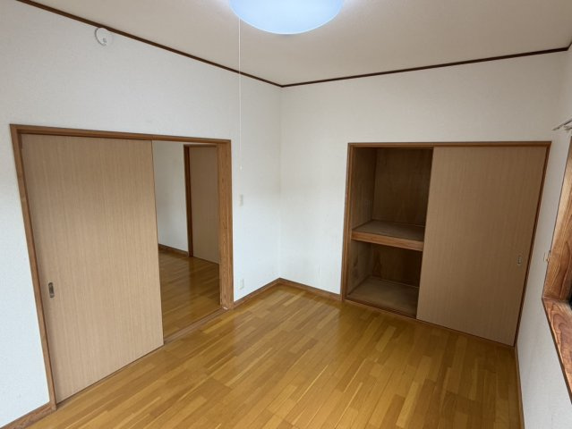 助川戸建の洋室