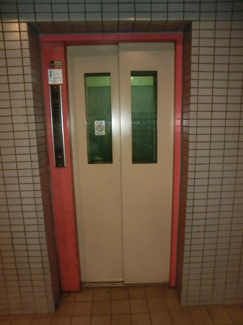 【その他共用部分】 | エレベーター付き！荷物の多い日や疲れた日でも、3階までラクラク上がれます☆