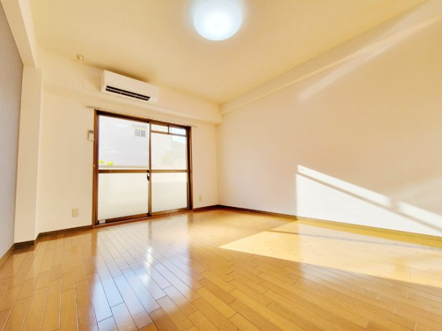 ツインステージ南花屋敷の居間・リビング