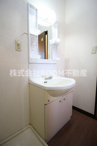 センチュリーハイツRYOの洗面所|脱衣スペースもあります