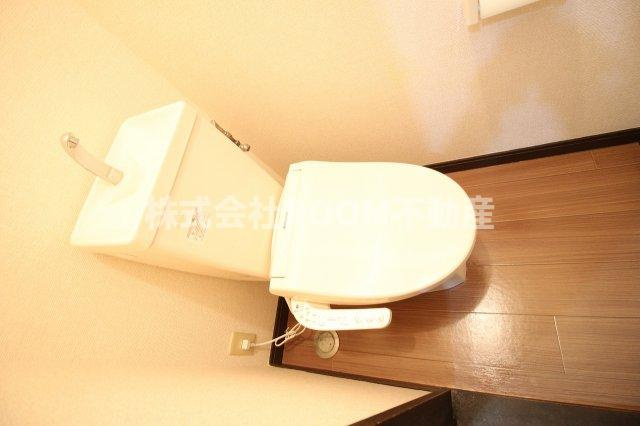 センチュリーハイツRYOのトイレ|落ち着いた色調のトイレです