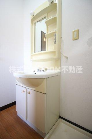 センチュリーハイツRYOの独立洗面台|使いやすい独立洗面台です