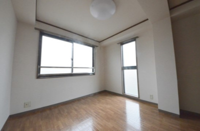 【居間・リビング】 | 第6森田ビル | 2面彩光で明るいお部屋です。