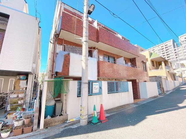 スカイコート新宿の外観