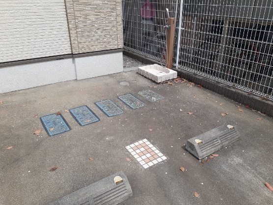 ベル　ウッドの駐車場