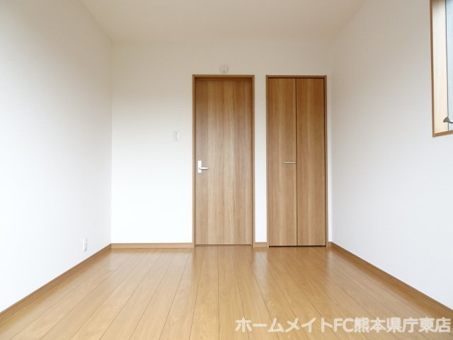 熊本市中央区出水６丁目の一戸建ての洋室