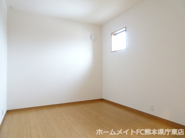 熊本市中央区出水６丁目の一戸建ての洋室