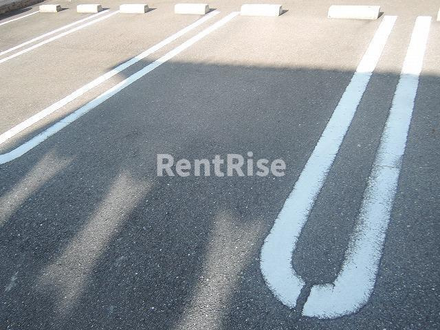 プレシアスフィールドＡの駐車場