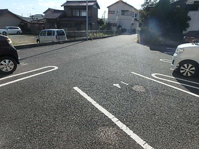 メープルハウスの駐車場