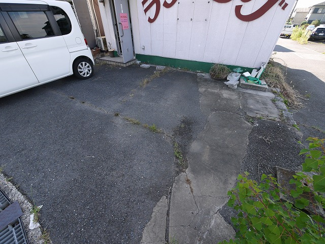 国道169号山町店舗の駐車場